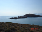 unbewohnte Insel im Golf von Korinth